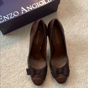 Enzo Angiolini Brown pumps with Bow.